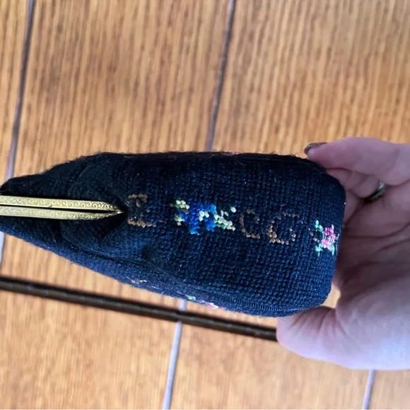 Spectacular Vintage Pettipoint Purse with Kisslock Change Purse and Mirror - Picture 12 of 15